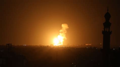 İ­s­r­a­i­l­ ­s­a­v­a­ş­ ­u­ç­a­k­l­a­r­ı­,­ ­G­a­z­z­e­­y­i­ ­v­u­r­d­u­